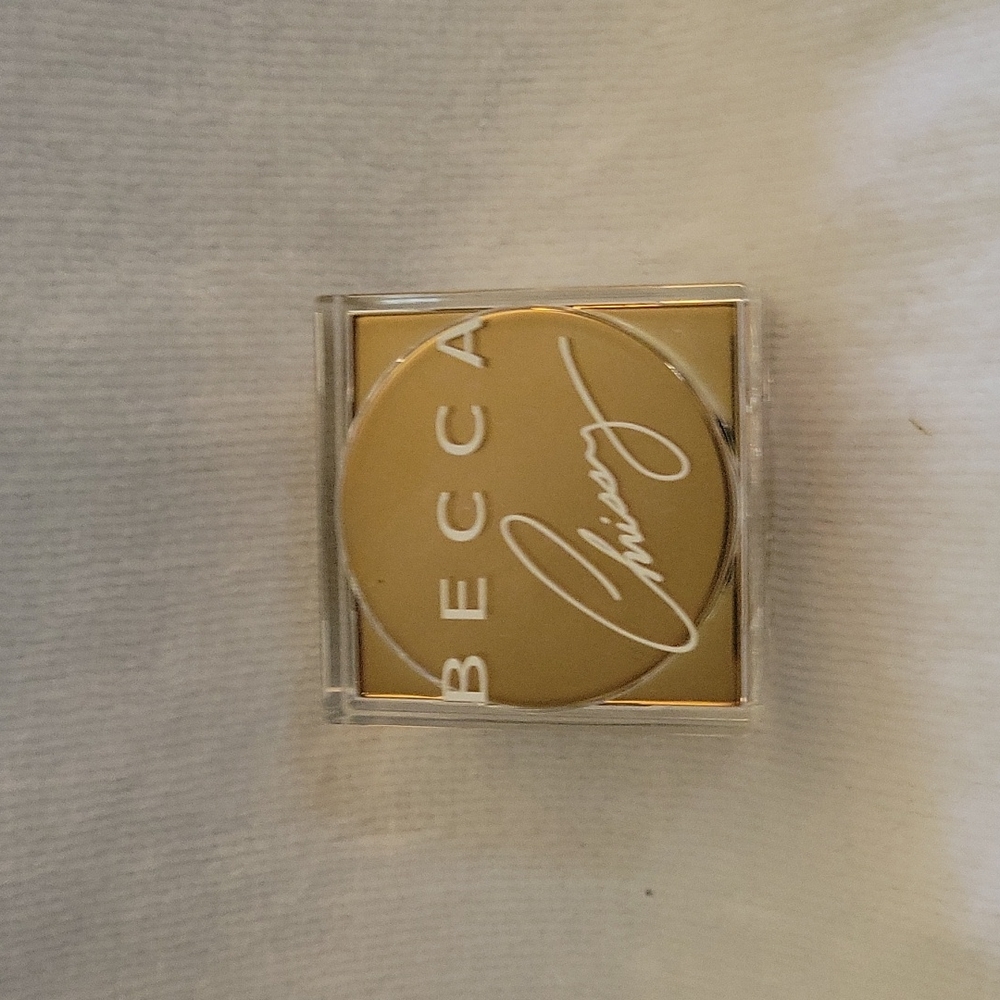 Becca loose glow powder